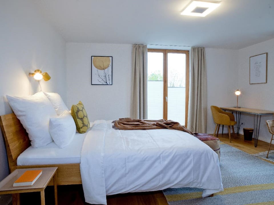 Double Room | Desk, free WiFi, bed sheets