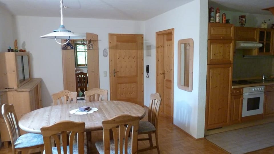 Apartment, 2 Bedrooms, Balcony | In-room dining