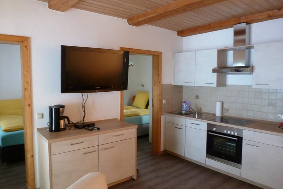 Apartment, 2 Bedrooms | Private kitchen | Coffee/tea maker, cookware/dishes/utensils