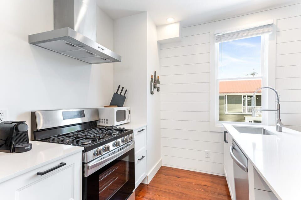 Bright, Open Full Kitchen Upstairs