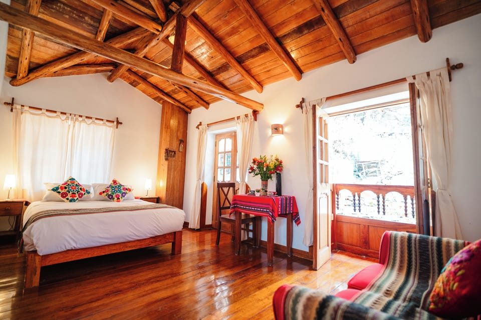 Comfort Suite | Iron/ironing board (on request), WiFi (free), bed sheets