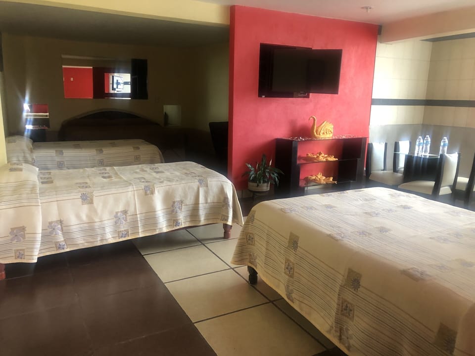 Family Room | Laptop workspace, free WiFi, bed sheets