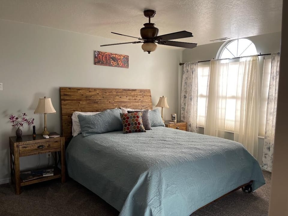 Upper Sunset | Free WiFi, bed sheets