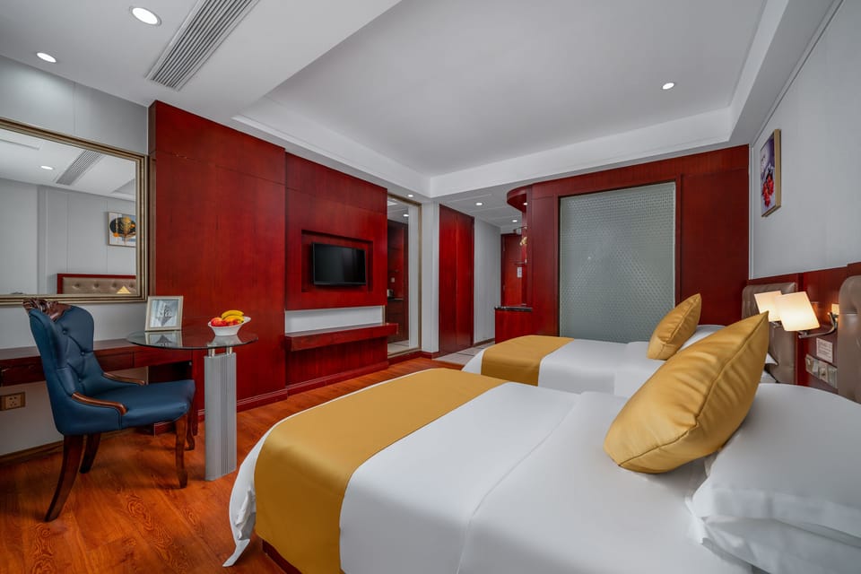 Business Room | In-room safe, desk, blackout drapes, soundproofing