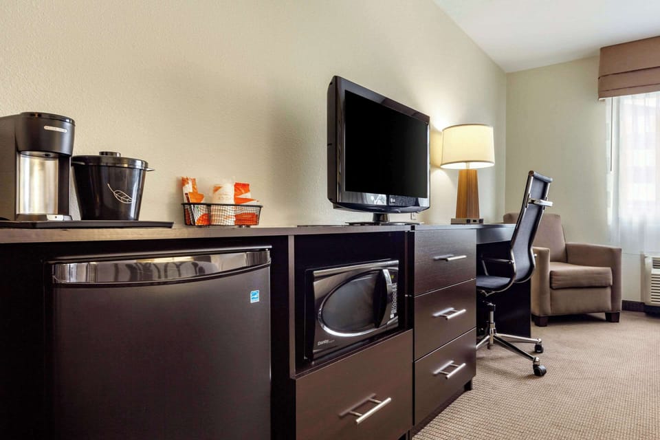 Hypo-allergenic bedding, pillowtop beds, desk, laptop workspace