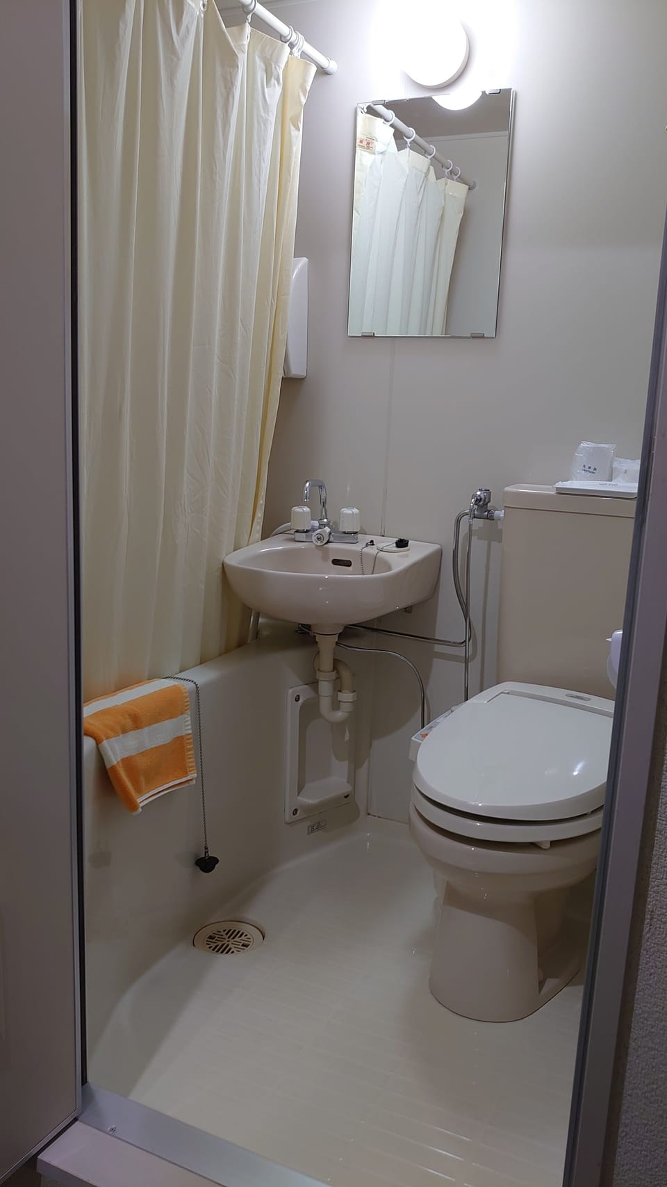 Combined shower/tub, free toiletries, hair dryer, slippers