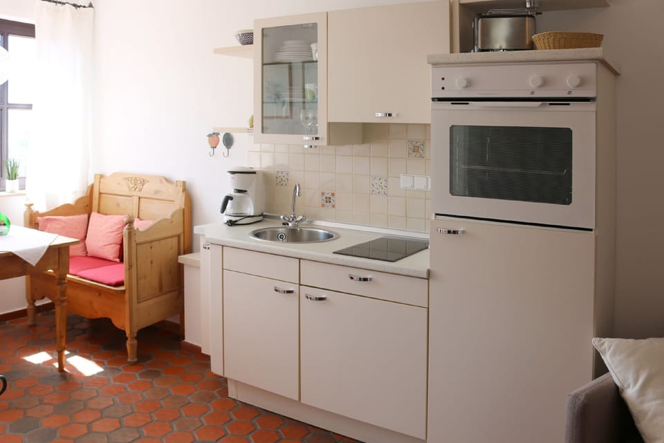 Apartment, Garden View | Private kitchen | Fridge, stovetop, coffee/tea maker, electric kettle