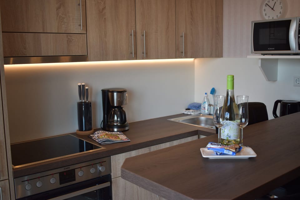 Condo | Private kitchen | Full-size fridge, microwave, oven, dishwasher