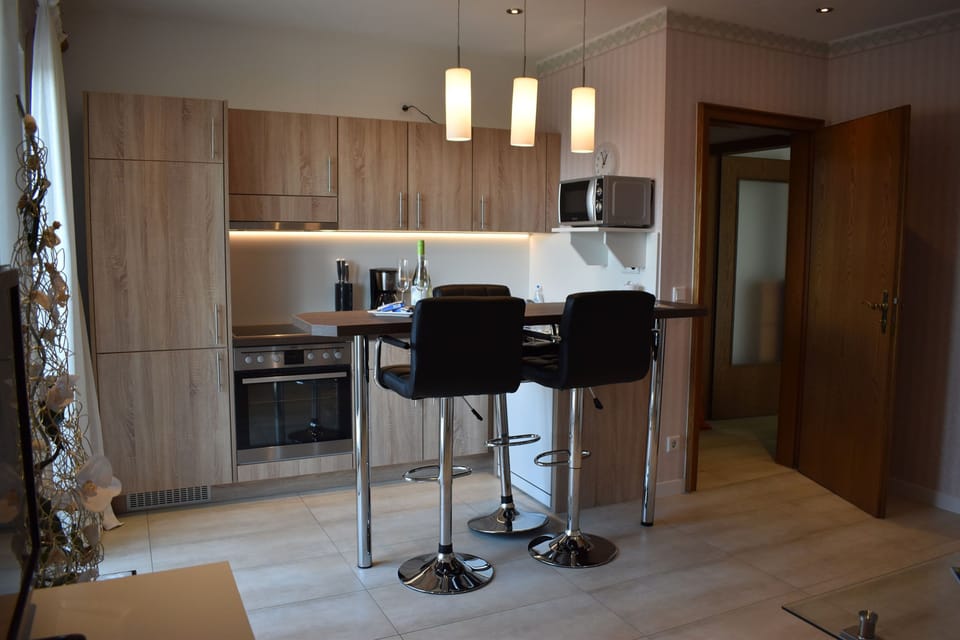 Condo | Private kitchen | Full-size fridge, microwave, oven, dishwasher