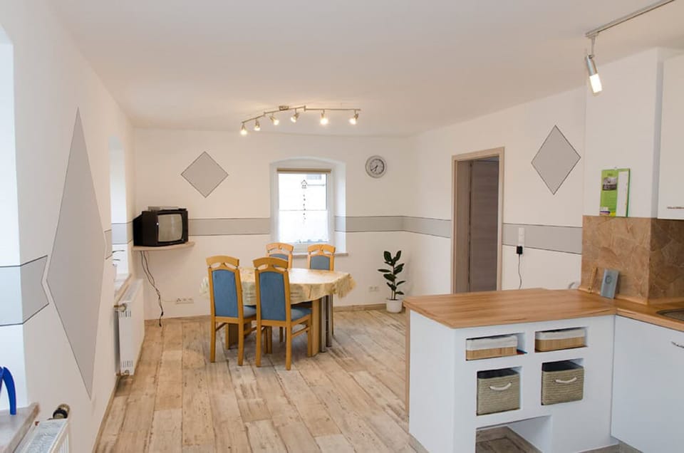 House | In-room dining