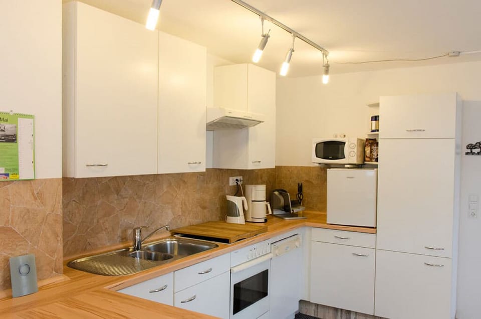 House | Private kitchen | Fridge, microwave, oven, dishwasher