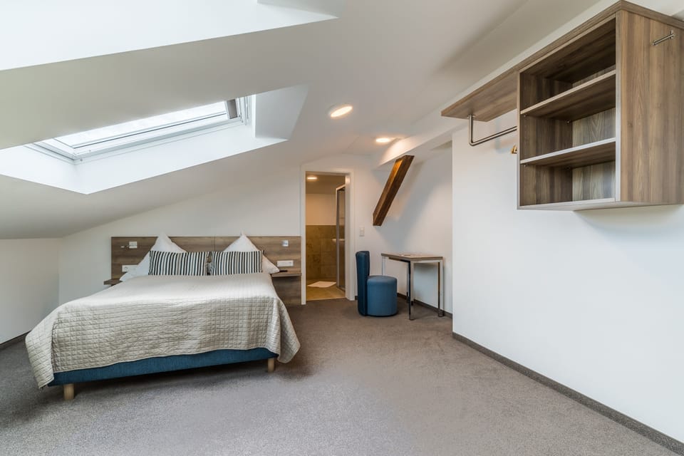 Quadruple Room | Desk, soundproofing, free WiFi, bed sheets