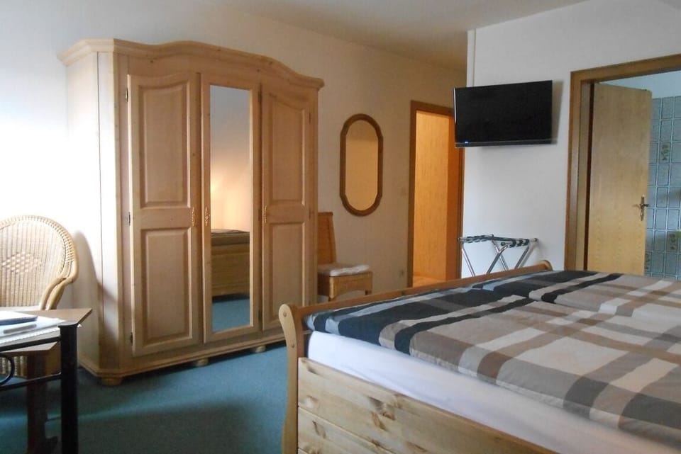 Triple Room | Free WiFi, bed sheets