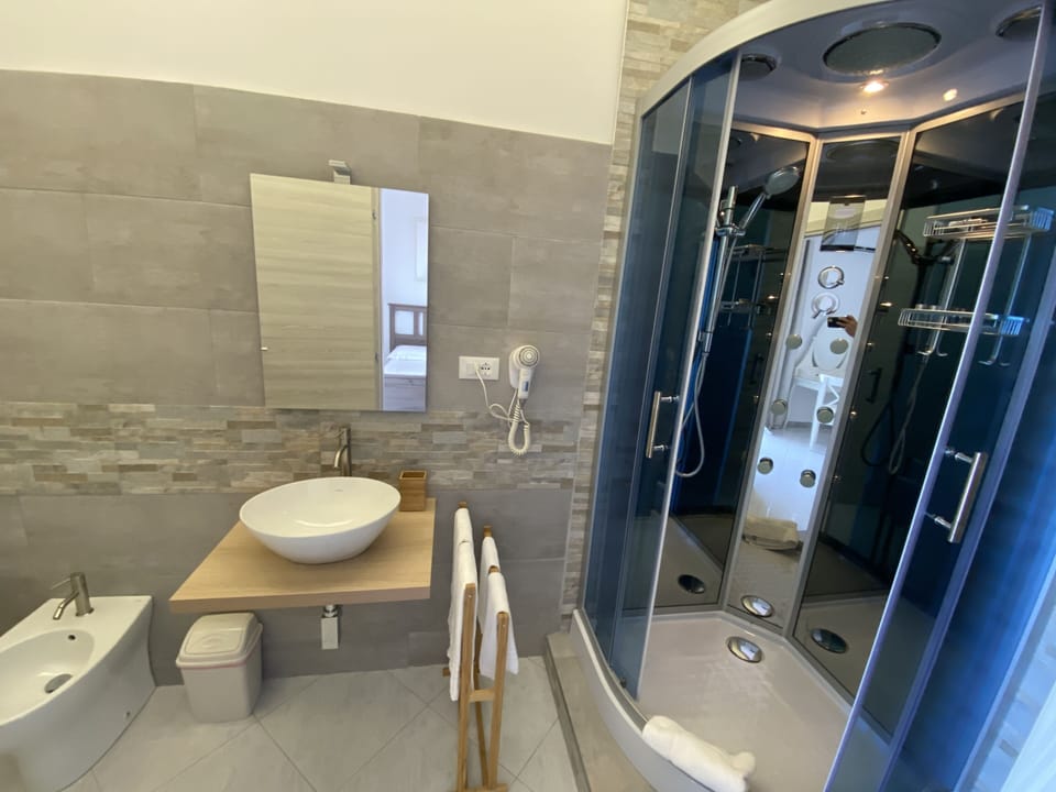 Superior Double Room, Pool View | Bathroom | Shower, hydromassage showerhead, free toiletries, hair dryer