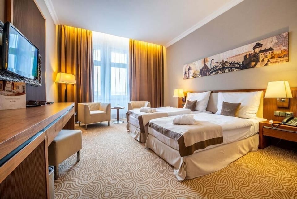 Superior Double Room | Hypo-allergenic bedding, minibar, in-room safe, desk