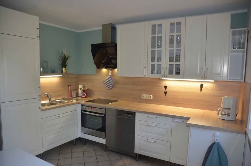 Apartment | Private kitchen | Fridge, cookware/dishes/utensils