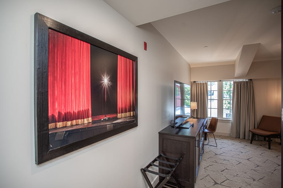 Luxury Street View Suite ADA | Premium bedding, Tempur-Pedic beds, minibar, in-room safe