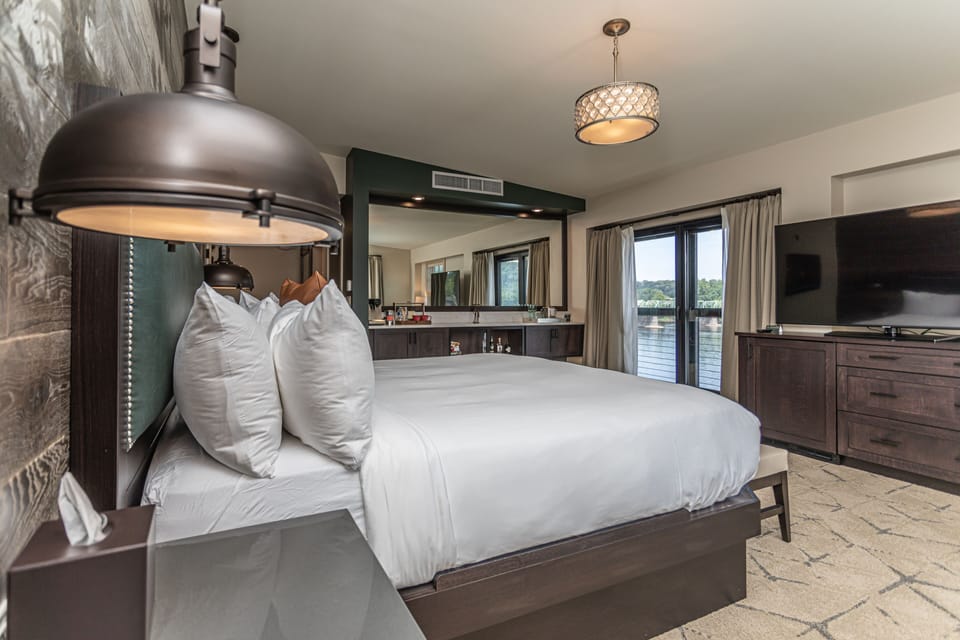 Executive River View Suite | Premium bedding, Tempur-Pedic beds, minibar, in-room safe