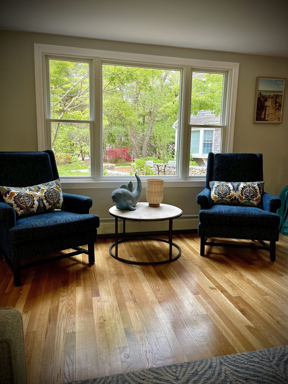 Sitting area , in large sunny window, perfect for coffee and conversation 