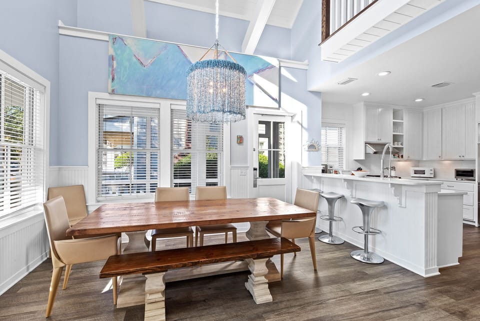 First Floor: Dining