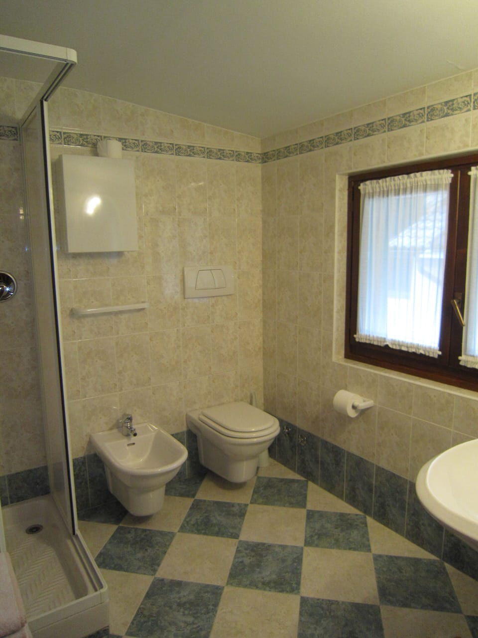 Comfort Room | Bathroom | Shower, hair dryer, bidet, towels