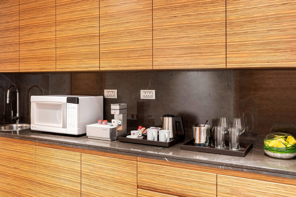 Apartment, 2 Bedrooms | Hypo-allergenic bedding, pillowtop beds, minibar, in-room safe