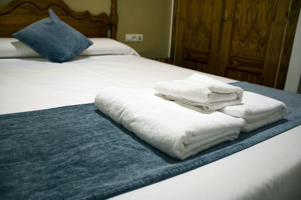 Comfort Double or Twin Room | Desk, soundproofing, free WiFi, bed sheets