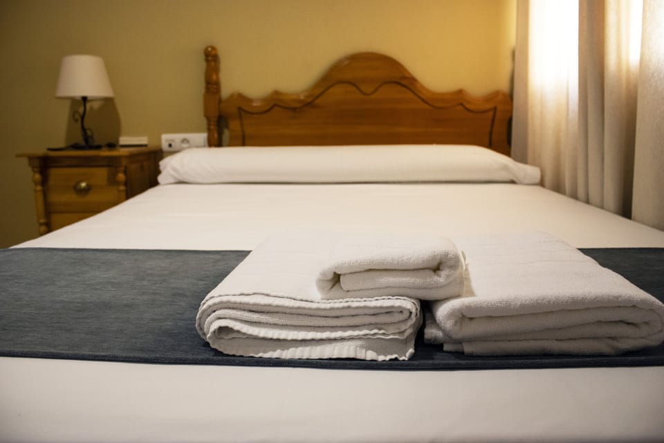 Comfort Double or Twin Room | Desk, soundproofing, free WiFi, bed sheets