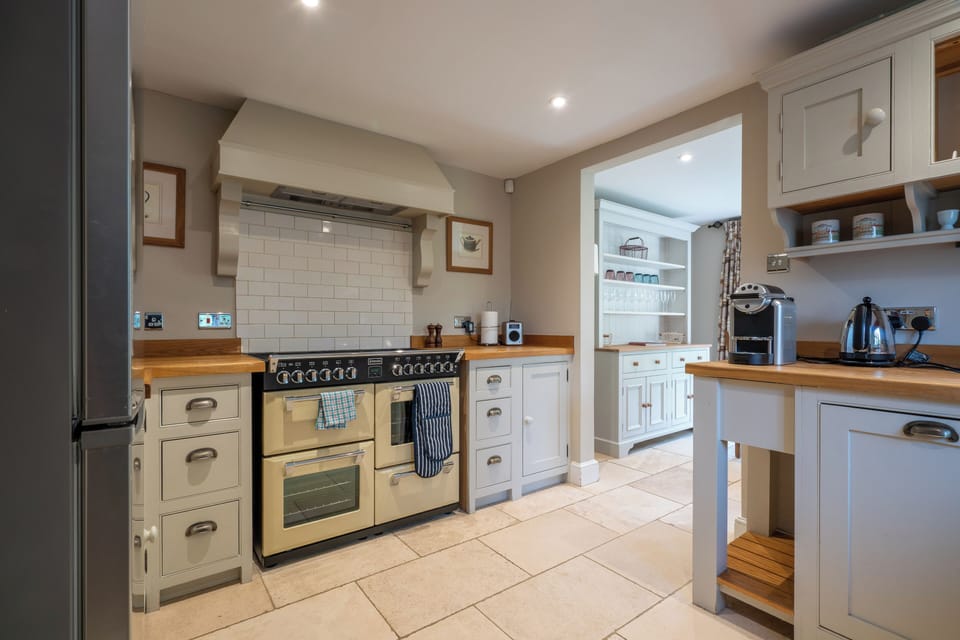 Cottage, 3 Bedrooms (Country) | Private kitchen | Coffee/tea maker, electric kettle, eco-friendly cleaning products
