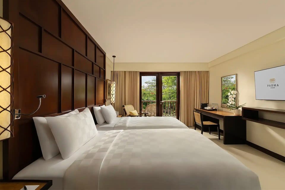 Deluxe Room | Premium bedding, in-room safe, desk, blackout drapes