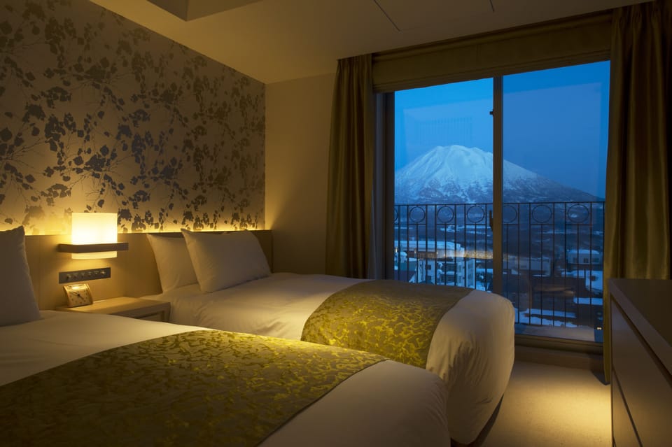 Premium bedding, down comforters, in-room safe, desk