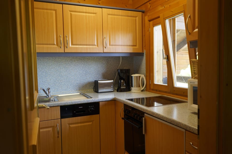 Cabin | Private kitchen | Microwave, coffee/tea maker, electric kettle, highchair