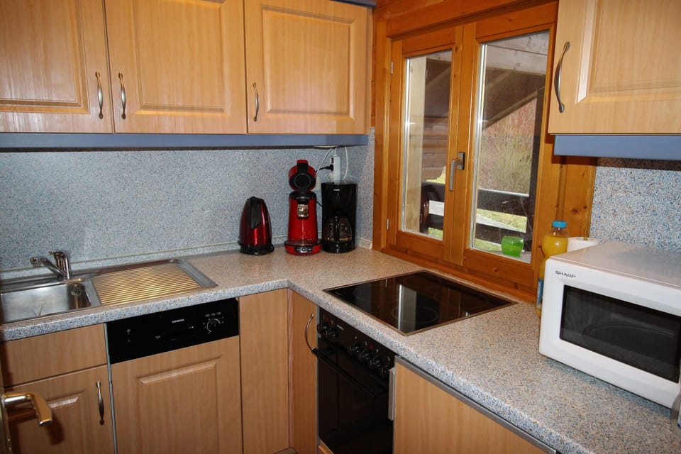 Cabin | Private kitchen | Microwave, coffee/tea maker, electric kettle, highchair