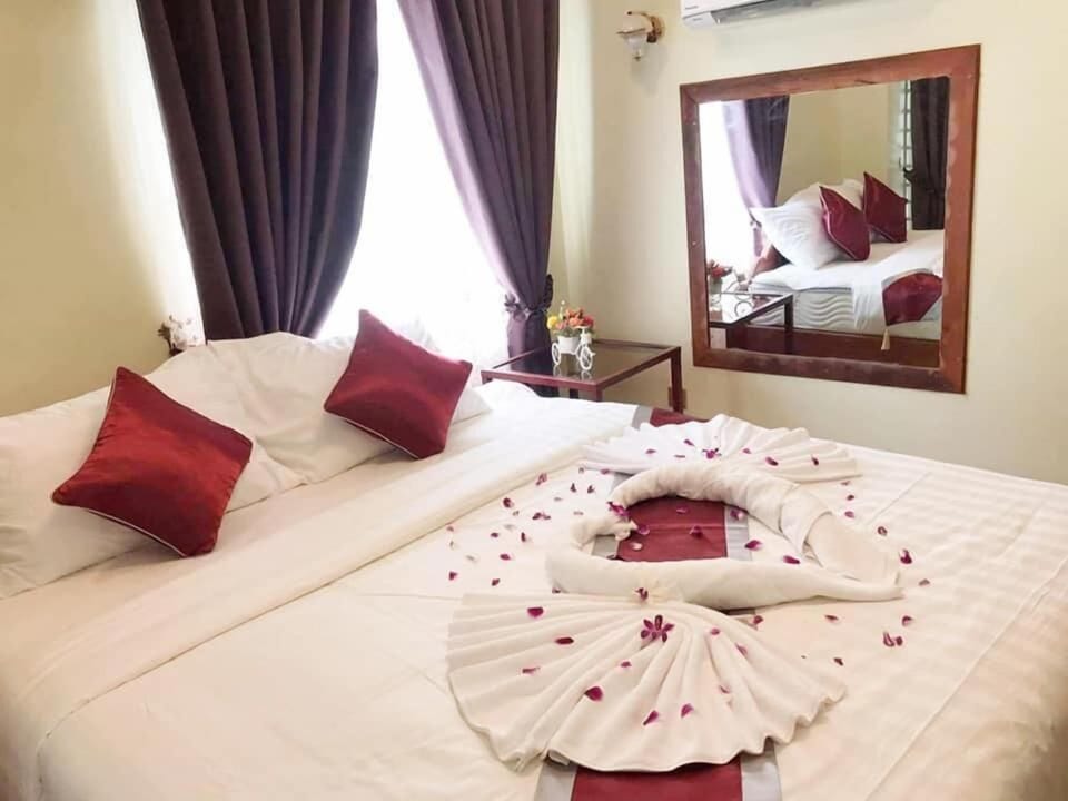 In-room safe, bed sheets