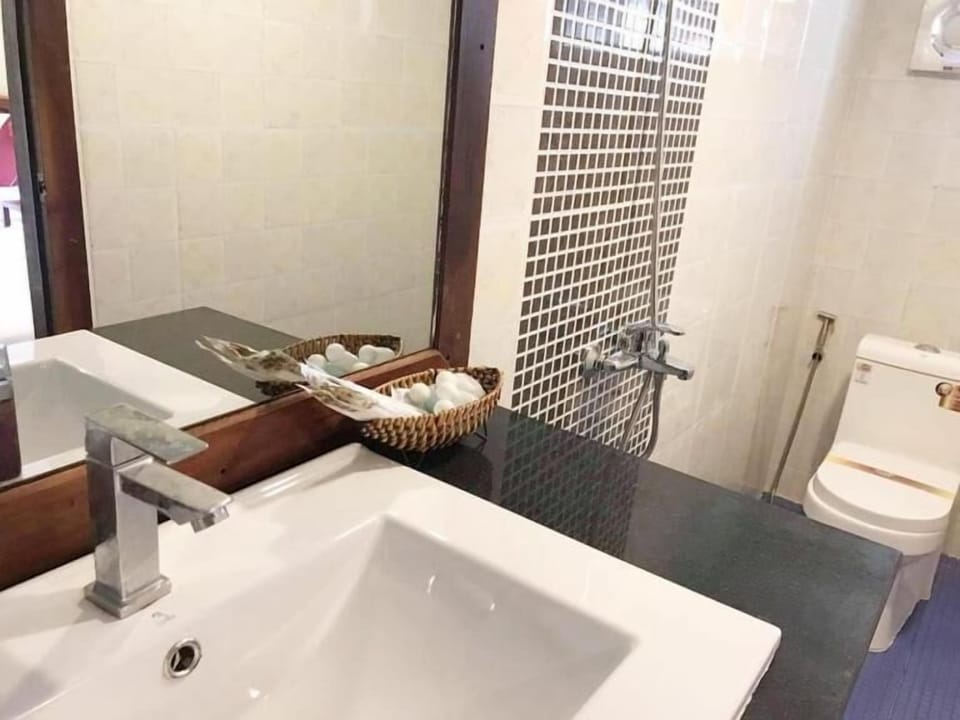 Shower, free toiletries, bathrobes, slippers