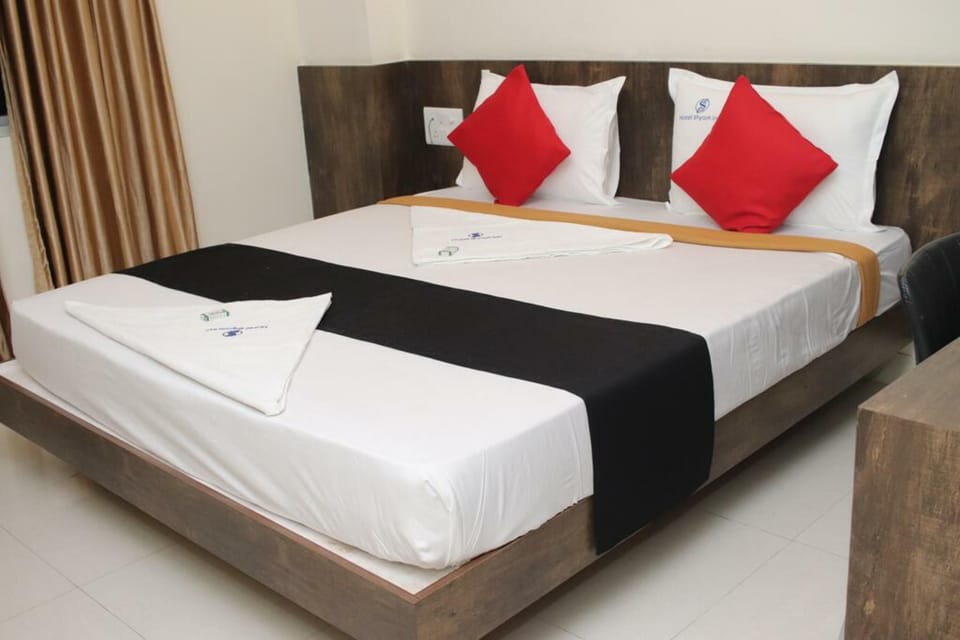 Classic Double Room | Desk, laptop workspace, iron/ironing board, free WiFi