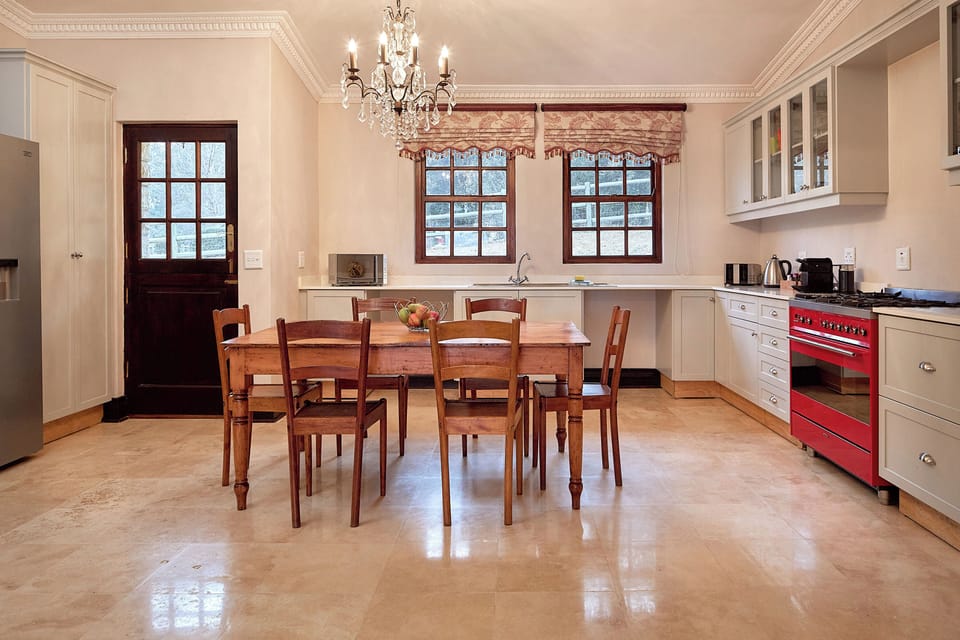 Cottage (Bergview) | Private kitchen | Fridge, microwave, oven, stovetop