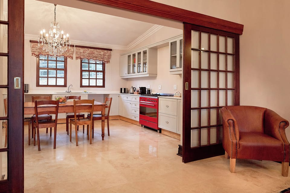 Cottage (Bergview) | Private kitchen | Fridge, microwave, oven, stovetop