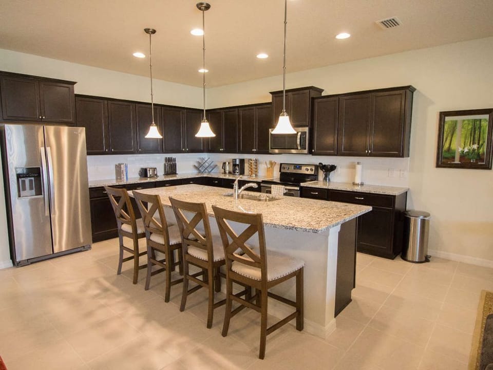 Elegant Fully Equipped Kitchen