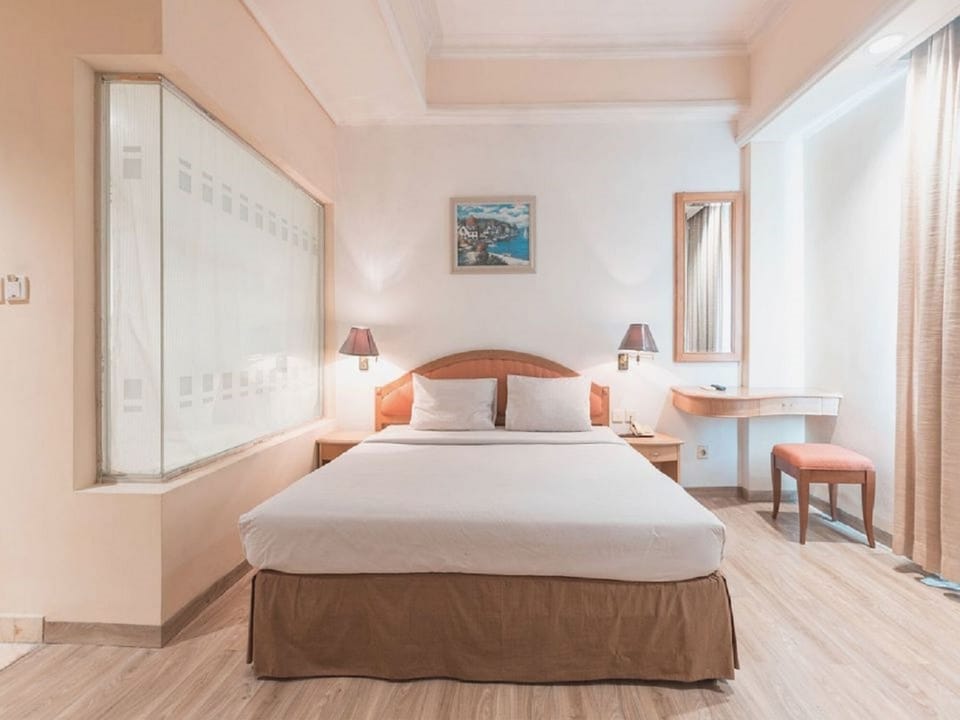 Desk, soundproofing, bed sheets, wheelchair access
