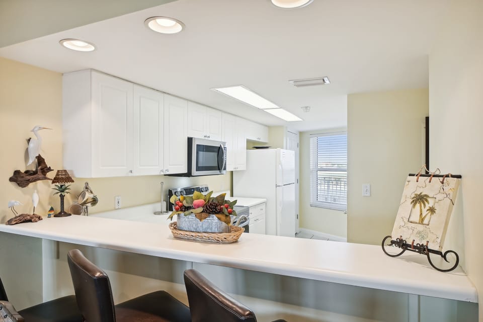 Condo, 2 Bedrooms | Private kitchen | Fridge, microwave, coffee/tea maker, toaster