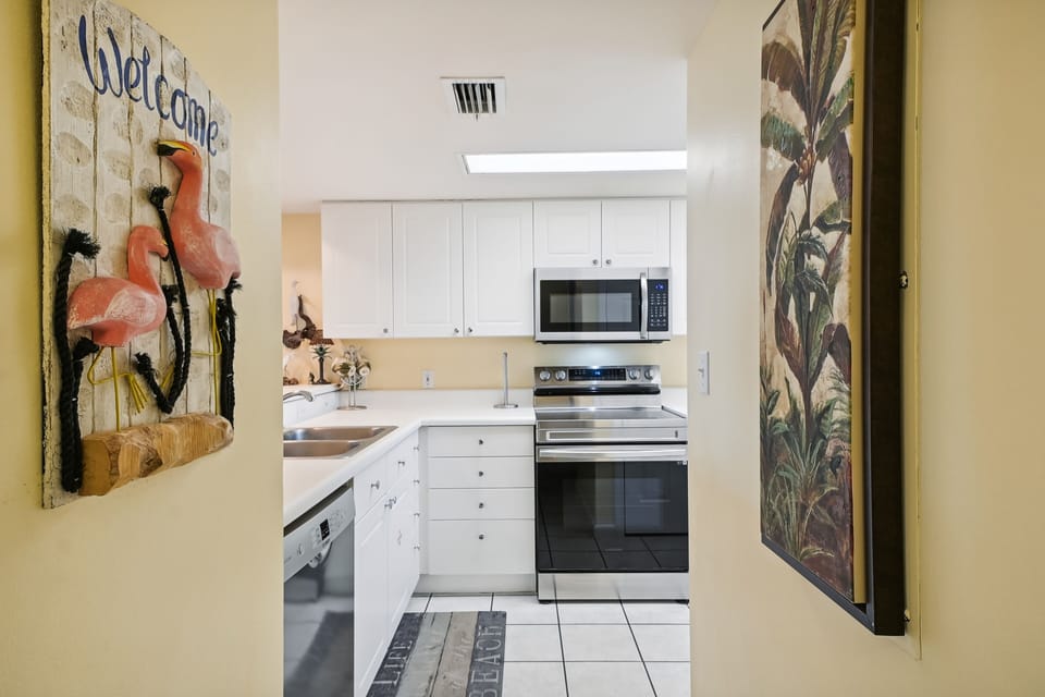 Condo, 2 Bedrooms | Private kitchen | Fridge, microwave, coffee/tea maker, toaster