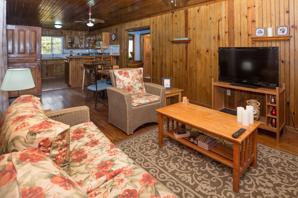 Apartment, 2 Bedrooms | Living room