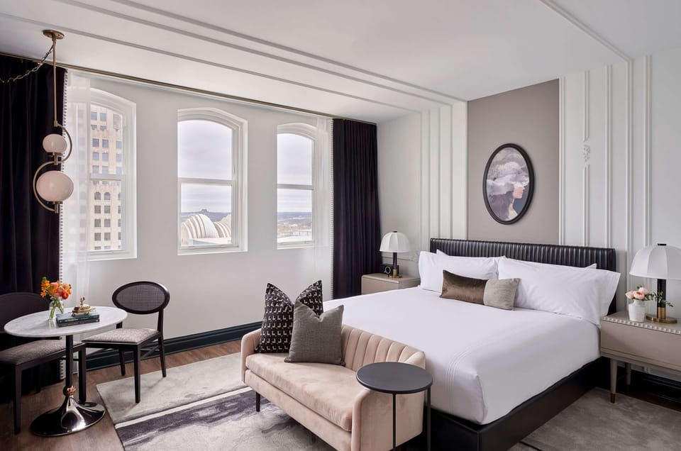 Room, 1 King Bed, Corner | Minibar, in-room safe, desk, laptop workspace