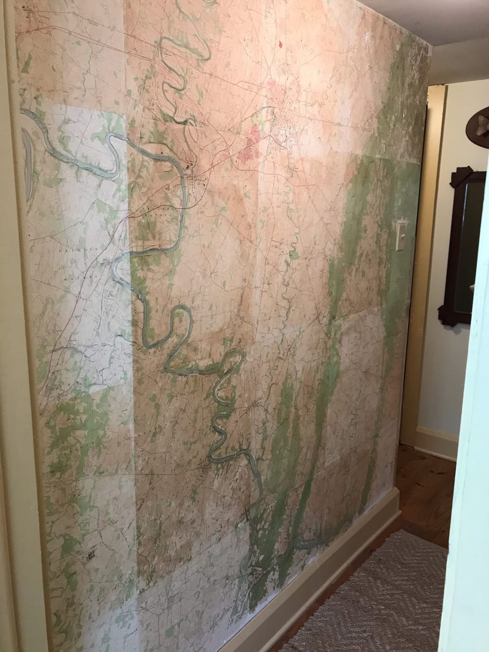 Map wall, please be very careful not to touch, it’s very delicate 