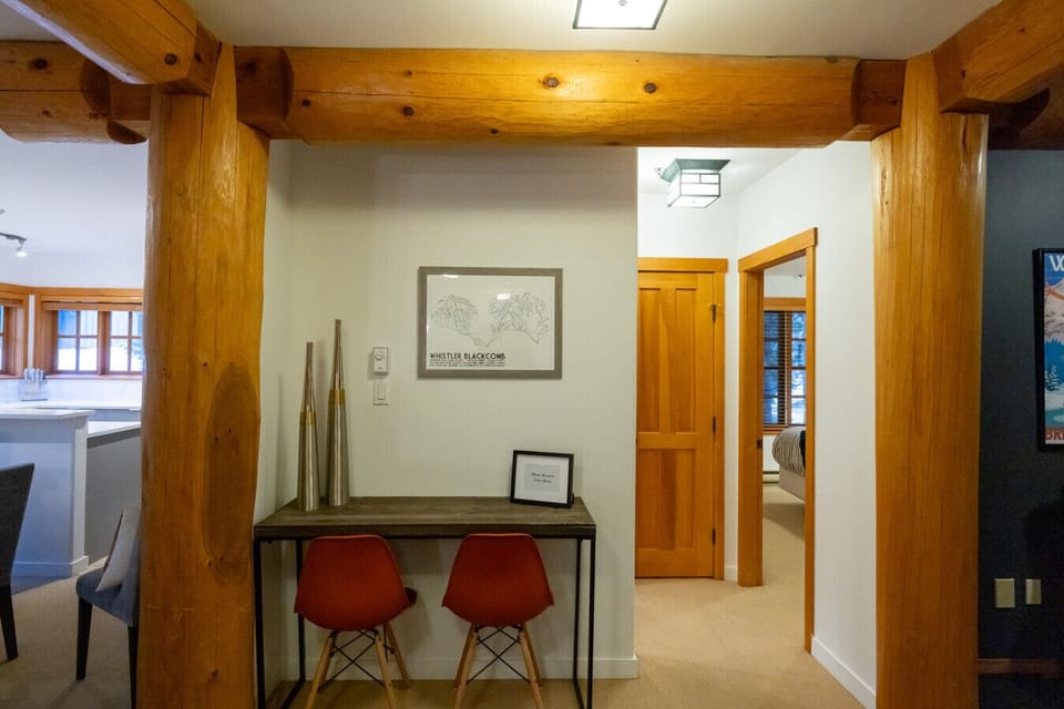 Space to work for our business travelers! Many options for getting some work done on the dining table, in the living room and this front desk!
