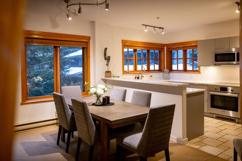 Have your meals here with family & friends while enjoying a serene backdrop!