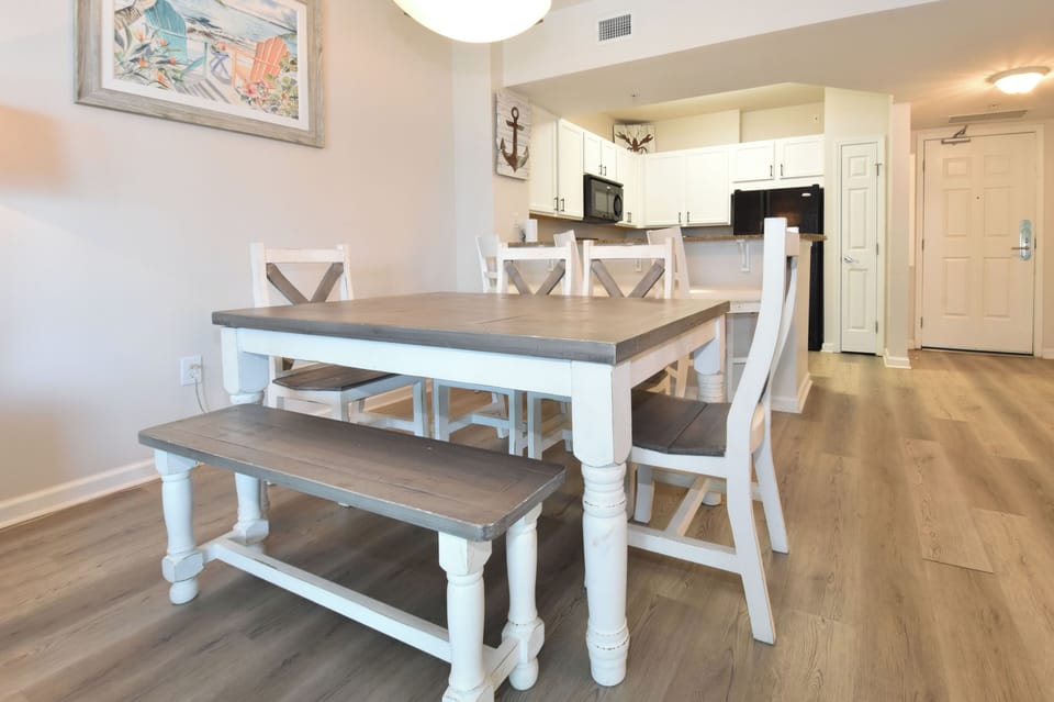 The Palms of Destin 1209 - Dining Area & Breakfast Bar