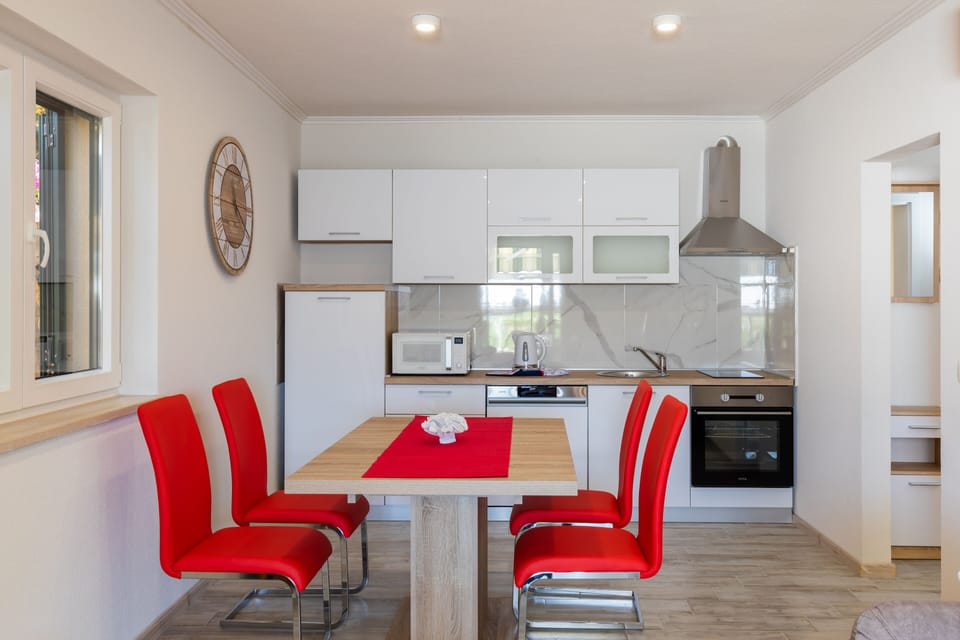 Apartment (One Bedroom Apartment with Terrace) | Dining room