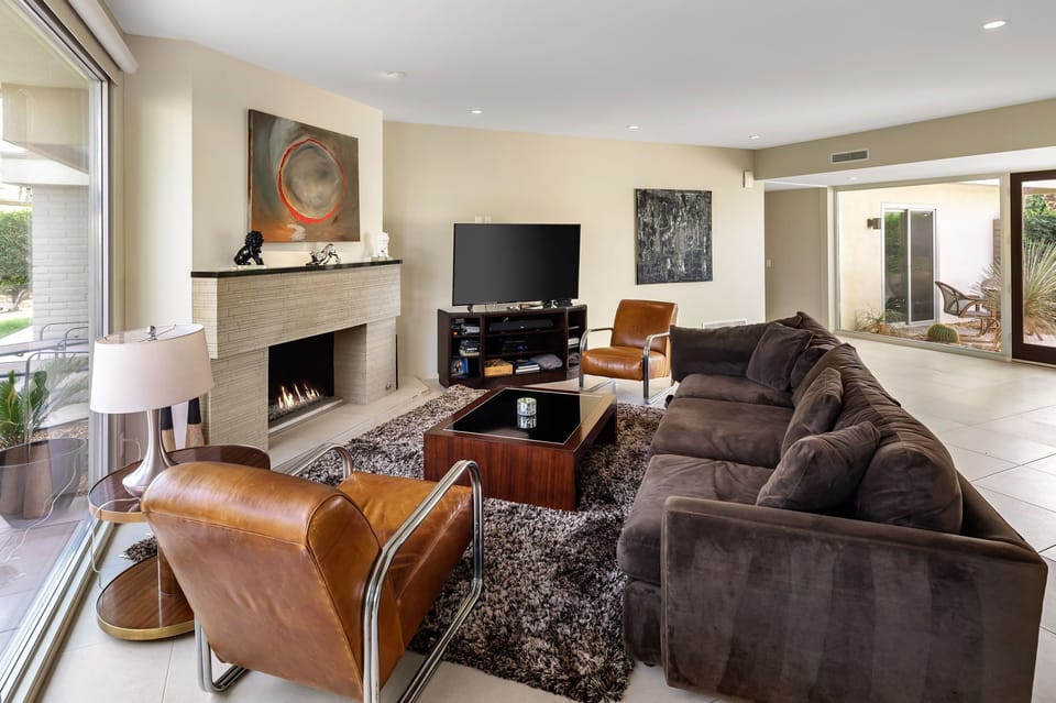 Relaxing Great Room w/ Gas Fireplace, Seating for 7, Smart TV & View of Pond